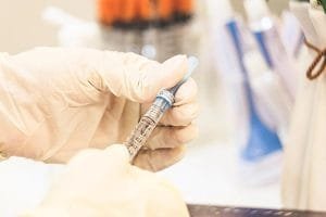 Cara Kerja Dermal Filler Untuk Samarkan Kerutan di Wajah