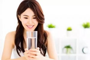 Manfaat Air Putih Hangat untuk Kecantikan Wajah