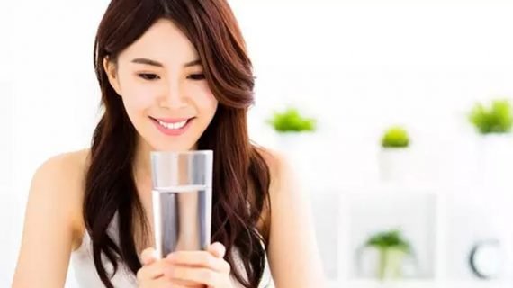 Manfaat Air Putih Hangat untuk Kecantikan Wajah