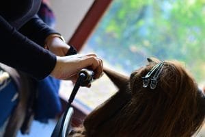Ini Dia Cara Mengecat Rambut Sendiri di Rumah dengan Mudah