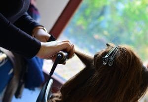Ini Dia Cara Mengecat Rambut Sendiri di Rumah dengan Mudah