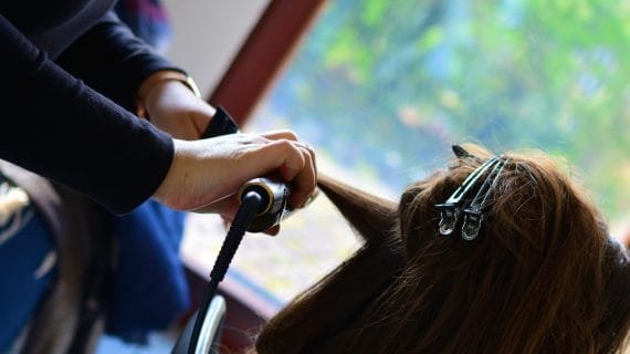 Ini Dia Cara Mengecat Rambut Sendiri di Rumah dengan Mudah