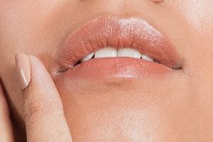 Pentingnya Menjaga Kelembaban Bibir Sebelum Tidur