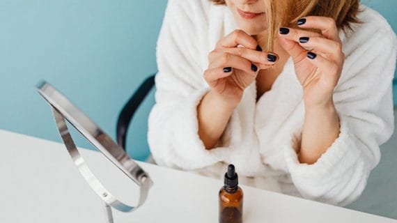 10 Tips Cegah Rambut Rontok, Termasuk Hindari Stres