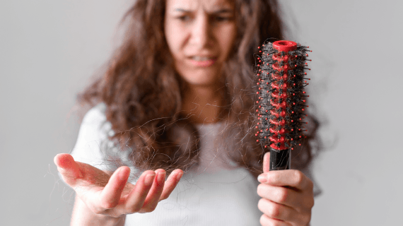 Kenali Penyebab Rambut Rontok Berlebihan dan Cara Mencegahnya