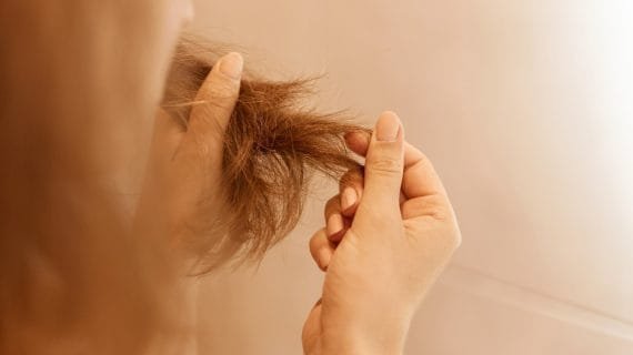 Akar Rambut Rusak? Ketahui Penyebab dan Tips Memperbaikinya