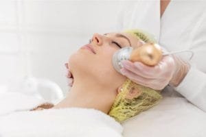 Anti-Aging Mulai Usia Berapa? Ini Jawaban Ahli Kecantikan
