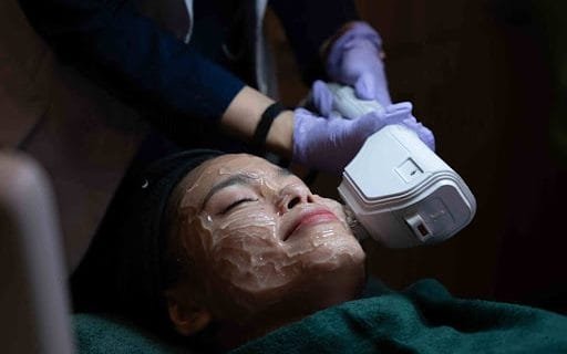 Terapi Laser: Inovasi Perawatan Kulit Modern yang Makin Populer
