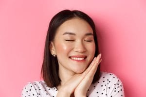 Glowing Maksimal Tanpa Filter? Intip Trik Perawatan Kulit Ini