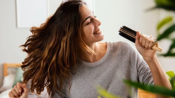 Lakukan 8 Cara Ini untuk Mendapatkan Rambut Lebat dan Sehat
