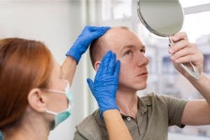 Dokter Mana yang Terbaik untuk Rambut? Ini Cara Menentukannya